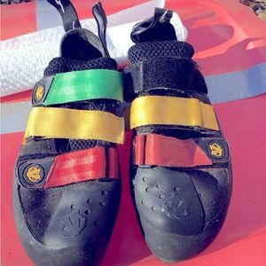 EVOLV climbing shoes 9.5
